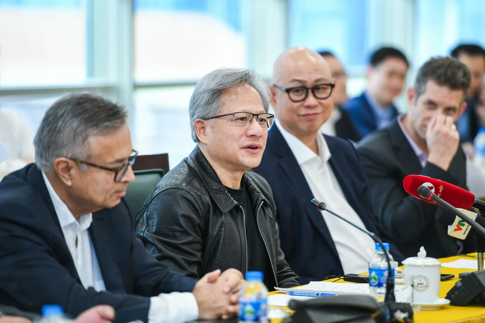 Tỷ phú Jensen Huang được biết đến như một “ông trùm” trong làng sản xuất chip AI tmh-5660-7856.jpg