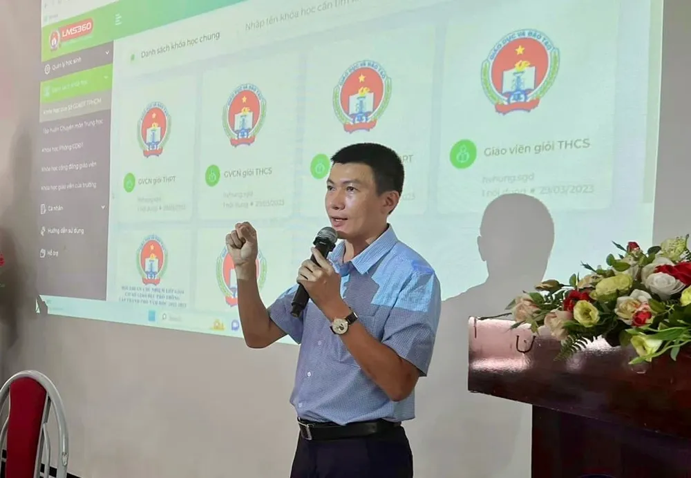 Ông Huỳnh Quốc Thắng, Tổng Giám đốc Công ty CP Tập đoàn Khoa học Công nghệ Bách Khoa, chia sẻ với giáo viên về các ứng dụng công nghệ mới trong giảng dạy Picture1.png