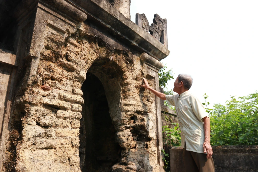 Di tích đền Voi Quỳ “kêu cứu”