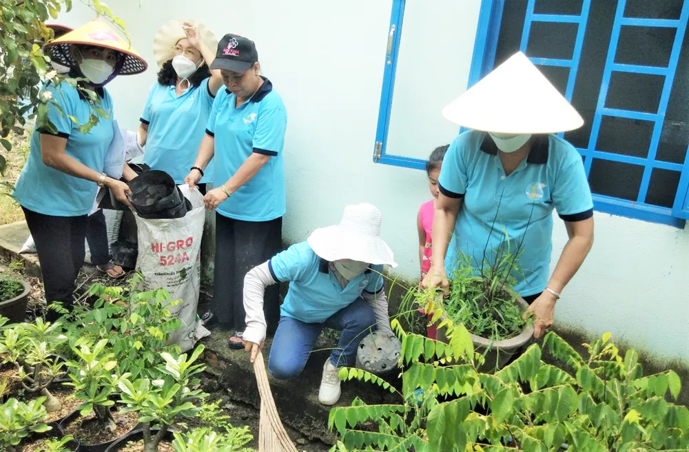Người dân trên địa bàn huyện Hóc Môn (TPHCM) ra quân diệt lăng quăng, tổng vệ sinh các điểm có nguy cơ trên địa bàn