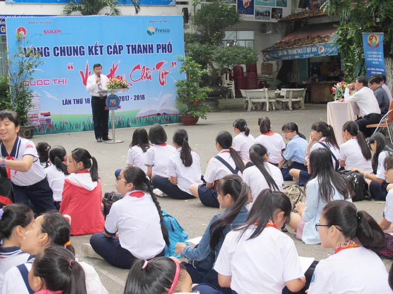 Lễ khai mạc cuộc thi Văn hay Chữ tốt năm 2017 tại Trường THCS Lê Quý Đôn, quận 3, TPHCM. Ảnh: VIỆT NGA E5M.jpg