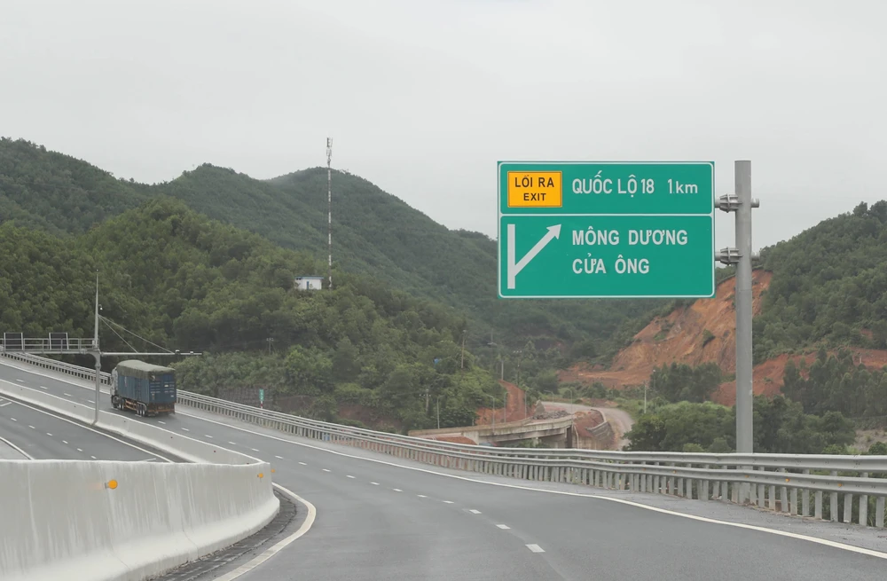 Đường Cao tốc Hạ Long - Vân Đồn, tỉnh Quảng Ninh do Tập đoàn Sun Group đầu tư xây dựng. Ảnh: QUANG PHÚC J1h.jpg