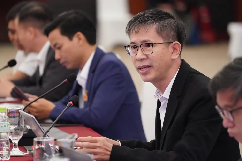 Ông Lê Duy Cường, Phó Tổng giám đốc Công ty cổ phần Mỹ phẩm Sài Gòn SCC, hiến kế tại diễn đàn. Ảnh: HOÀNG HÙNG Cường.jpg