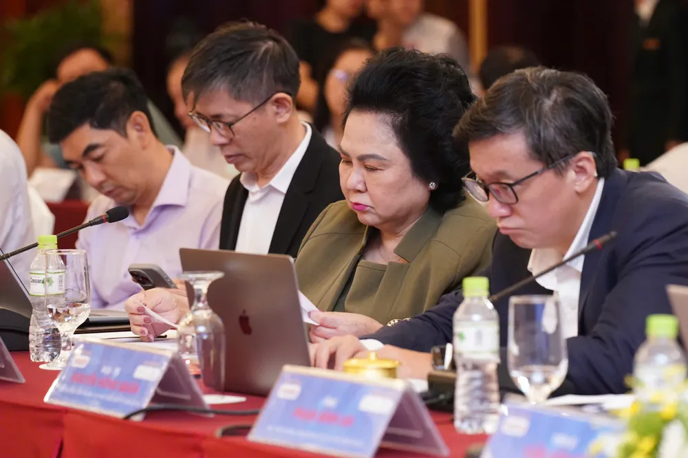 Các chuyên gia, doanh nhân, nhà quản lý tham gia Diễn đàn CEO 2025 do Báo SGGP tổ chức, sáng 21-5. Ảnh: HOÀNG HÙNG đại biểu 3.jpg