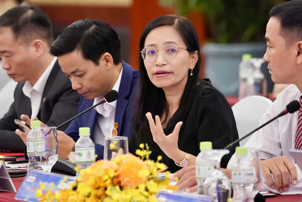 Bà Võ Thị Liên Hương, Tổng Giám đốc Secoin, chia sẻ kinh nghiệm mở rộng thị trường mới. Ảnh: HOÀNG HÙNG Hương.jpg