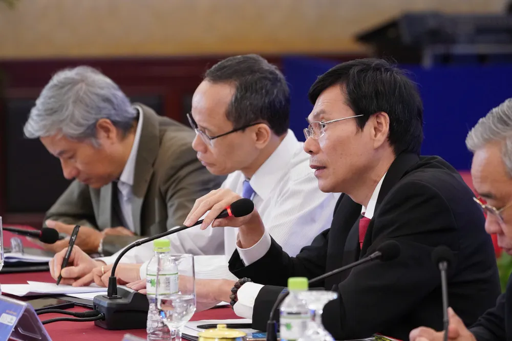 Nhà báo Phạm Văn Trường, Phó Tổng Biên tập Báo SGGP, điều phối phiên thảo luận. Ảnh: HOÀNG HÙNG PTruong.jpg