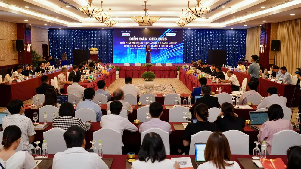 Quang cảnh Diễn đàn CEO 2025, sáng 21-5. Ảnh: HOÀNG HÙNG z6622852278866_b7a501e9469c6fb4bc65dae120c47994.jpg