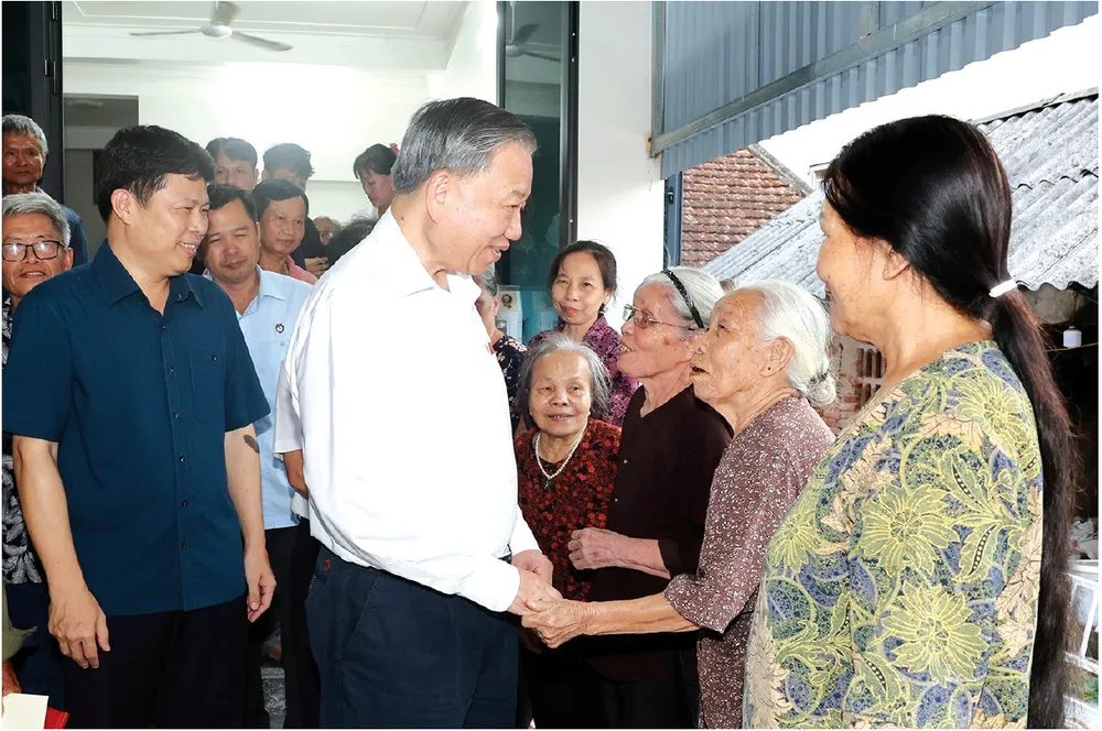 Tổng Bí thư Tô Lâm gặp gỡ, lắng nghe ý kiến của người dân xuan-2025-6-7-1-7694-5551.jpg
