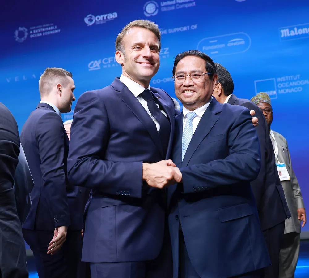 Thủ tướng Phạm Minh Chính và Tổng thống Pháp Emmanuel Macron tại Diễn đàn Kinh tế và Tài chính Xanh. Ảnh: TTXVN I1e.jpg