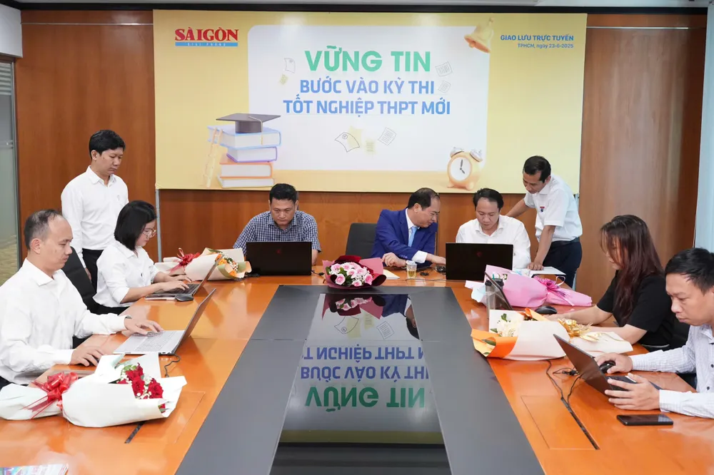 Quang cảnh buổi giao lưu trực tuyến sáng 23-6. Ảnh: HOÀNG HÙNG giao lưu.jpg
