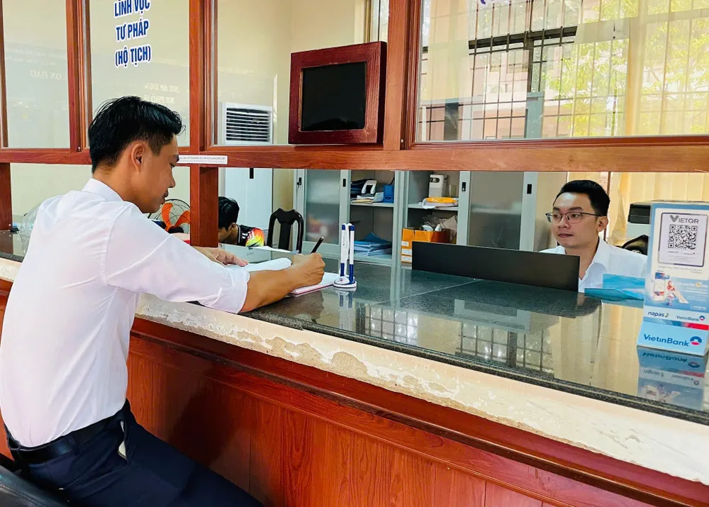 Trung tâm Phục vụ Hành chính công đặc khu Côn Đảo đã sẵn sàng cho việc vận hành công việc của phường mới từ ngày 1-7. Ảnh: LÝ HUYỀN 1.jpg