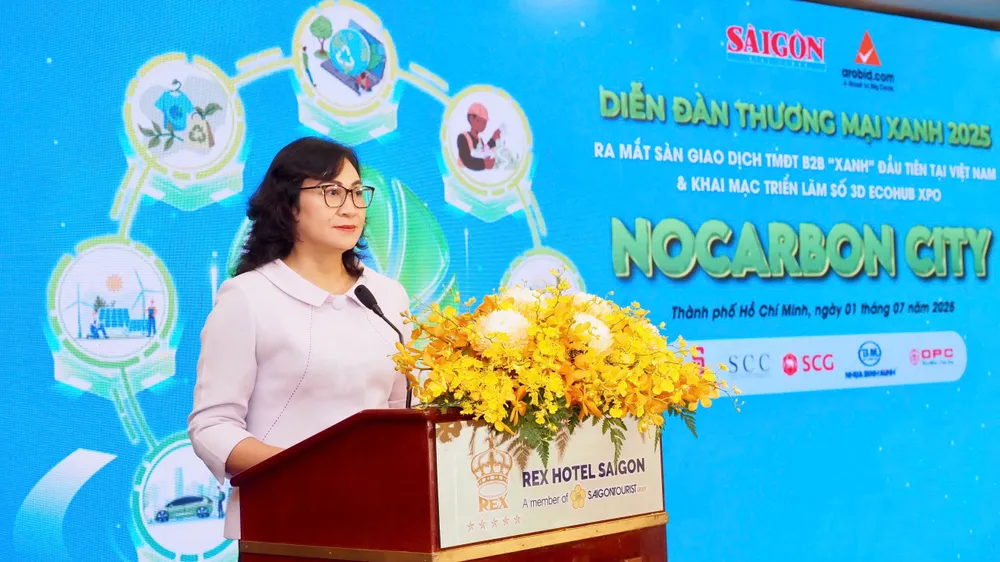 Thứ trưởng Bộ Công thương Phan Thị Thắng phát biểu định hướng các mục tiêu tại diễn đàn. Ảnh: HOÀNG HÙNG Thắng.jpg