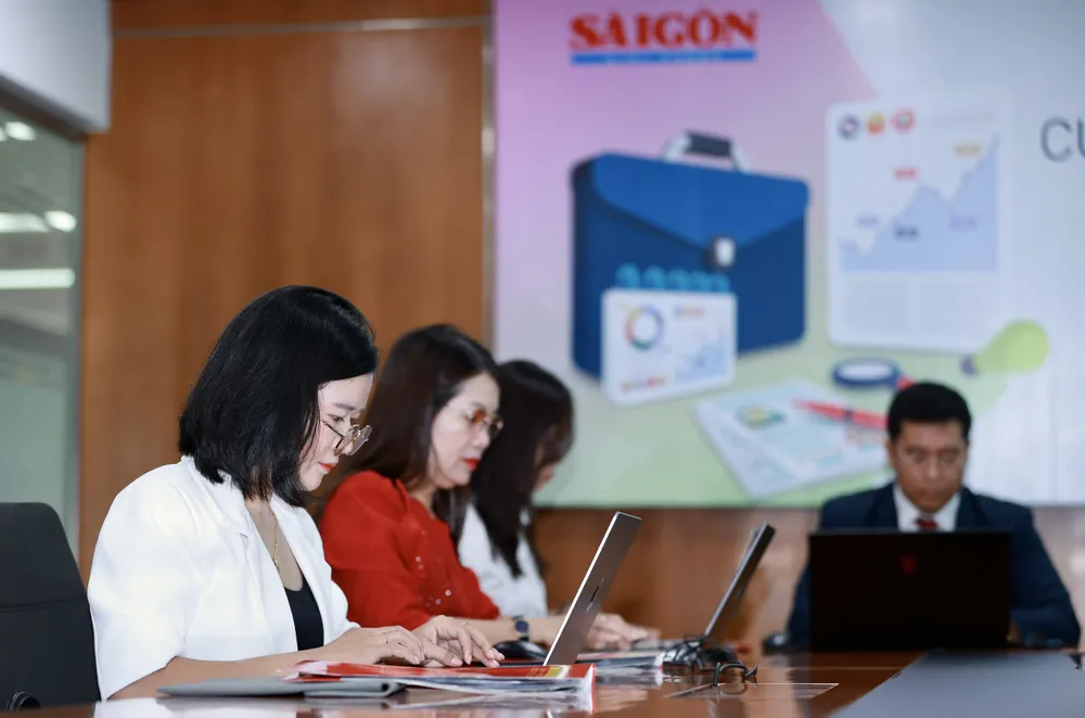 Bà Nguyễn Thị Hoàng Nga đang tư vấn trực tuyến tại Báo SGGP. Ảnh: DŨNG PHƯƠNG z6789426978542_505cd301e07ff799b9481252da5e404d.jpg