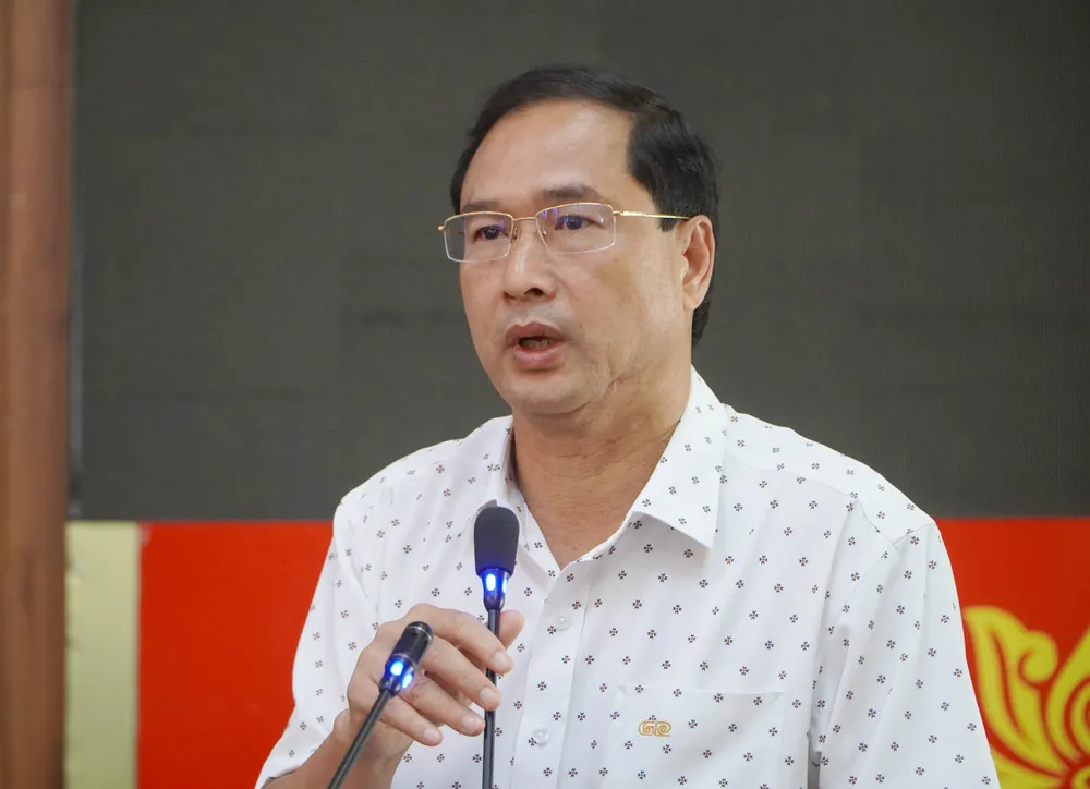 Bí thư Đảng ủy phường Vũng Tàu Nguyễn Tấn Bản phát biểu khai mạc hội nghị tập huấn ong ban.jpg