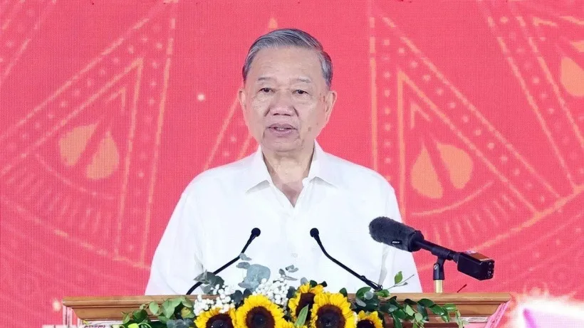 Tổng Bí thư Tô Lâm phát biểu tại Lễ khởi công Trường liên cấp Tiểu học, THCS xã Si Pa Phìn, tỉnh Điện Biên. Ảnh: TTXVN 2707-tong-bi-thu-dien-bien-1-9492.jpg