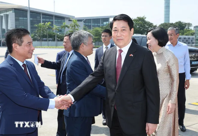 Đại biểu tiễn Chủ tịch nước Lương Cường và Phu nhân tại sân bay quốc tế Nội Bài, lên đường thăm cấp Nhà nước Ai Cập và Angola. Ảnh: TTXVN chu-tich-nuoc-len-duong-tham-cap-nha-nuoc-ai-cap-va-angola-03.jpg