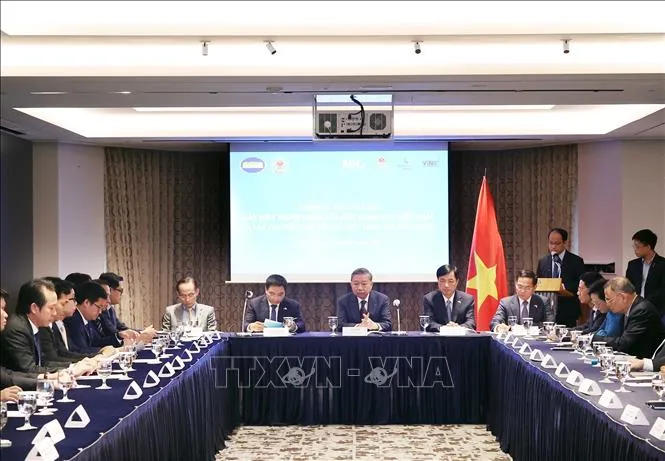 Tổng Bí thư Tô Lâm gặp mặt thành viên Mạng lưới Đổi mới sáng tạo Việt Nam và chuyên gia người Việt Nam tại Hàn Quốc. Ảnh: TTXVN doi-moi2-1008.jpg