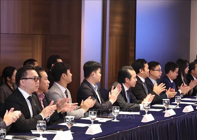Các đại biểu tham dự buổi gặp mặt. Ảnh: TTXVN doi-moi3-1008.jpg