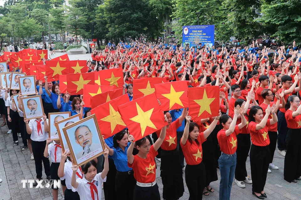 Ảnh: TTXVN le-chao-co-toi-yeu-to-quoc-toi-8214120-4.jpg