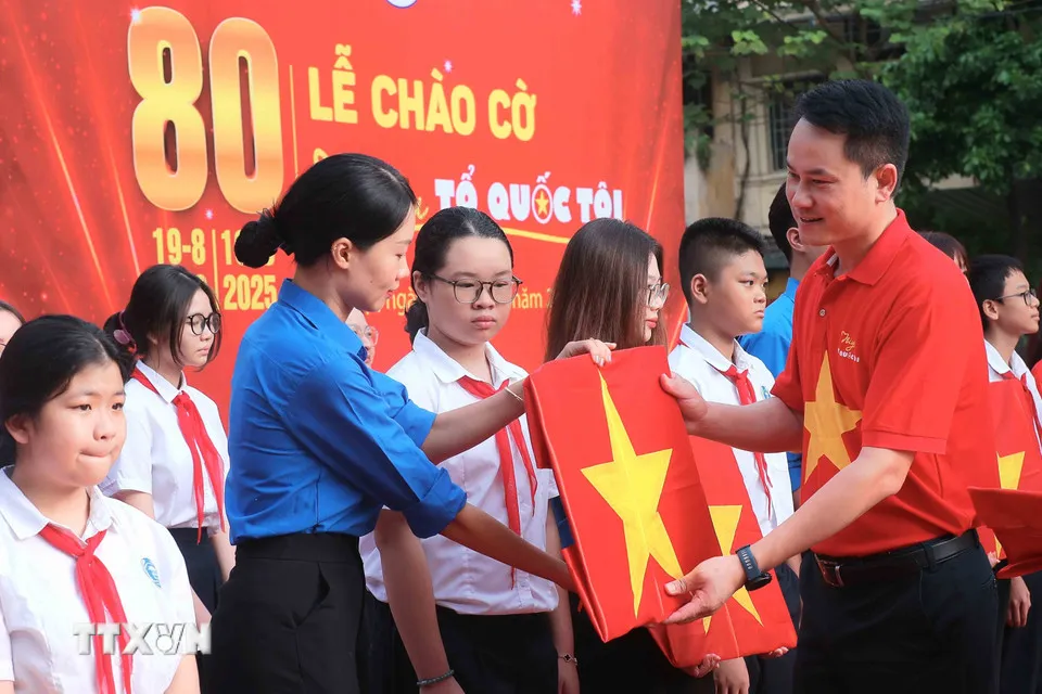 Ảnh: TTXVN le-chao-co-toi-yeu-to-quoc-toi-8214120-8.jpg