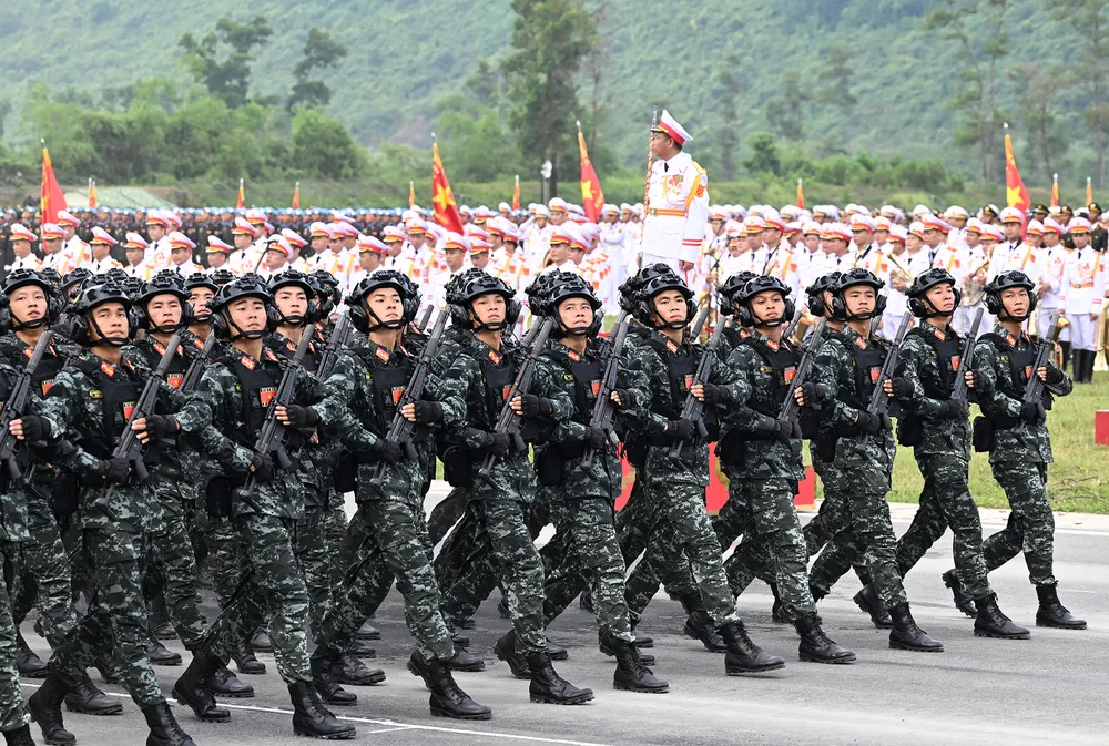 Des policiers antiterroristes du ministère de la Sécurité publique participent à un entraînement en vue du prochain défilé. PSA Anh9-29.jpg