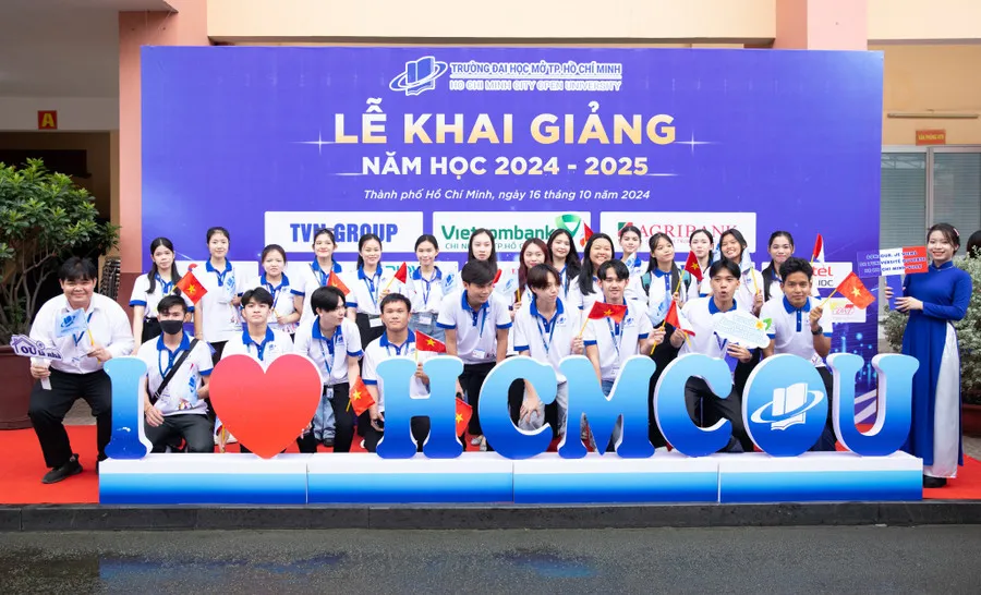 Sinh viên Trường ĐH Mở TPHCM image.jpg