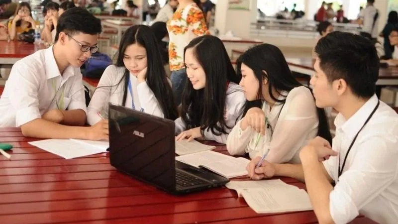 Sinh viên Trường ĐH Sư phạm TPHCM truong-dai-hoc-su-pham-tphcm-6-885-8817.jpg