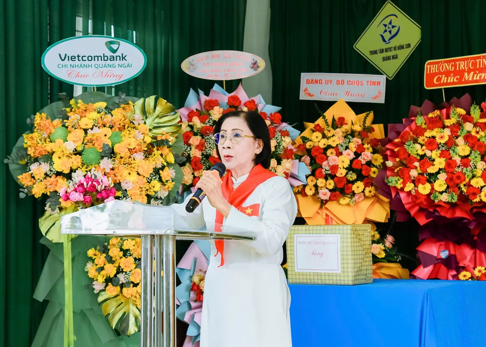Bà Nguyễn Thị Thu Hà, Giám đốc Trung tâm, phát biểu khai giảng năm học mới z6937113407613_3fbc3d97296c5e202a2ddb8fa75a66ce.jpg