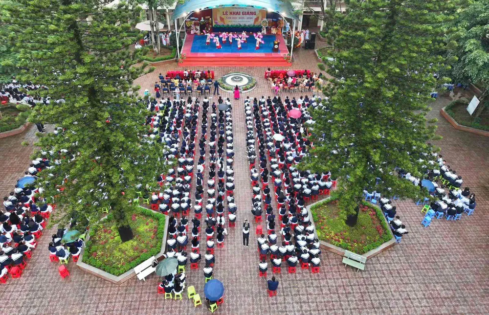 ពិធីបើកនៅវិទ្យាល័យ Bao Loc ខេត្ត Lam Dong។ រូបថត៖ DOAN KIEN z6978255014936_39e26c0a3940e7e76a16ebf2620906d3.jpg