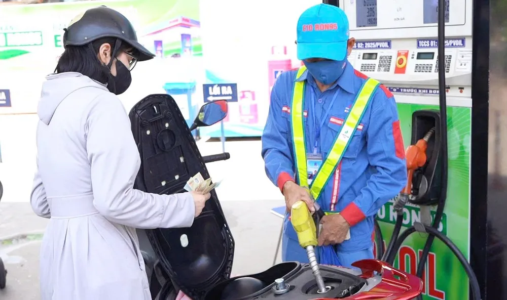 Một cửa hàng xăng tại Hà Nội bán thử nghiệm xăng E10 O7a.jpg