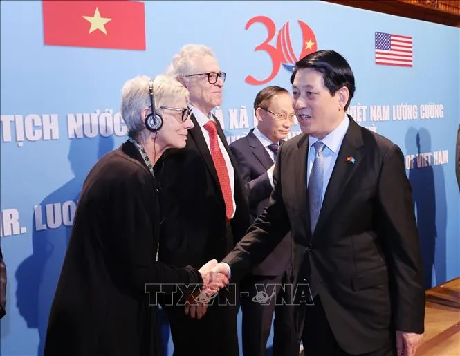 Chủ tịch nước Lương Cường gặp gỡ những người bạn, nhân dân tiến bộ Hoa Kỳ. Ảnh: TTXVN vn-hoa-ky-2.jpg