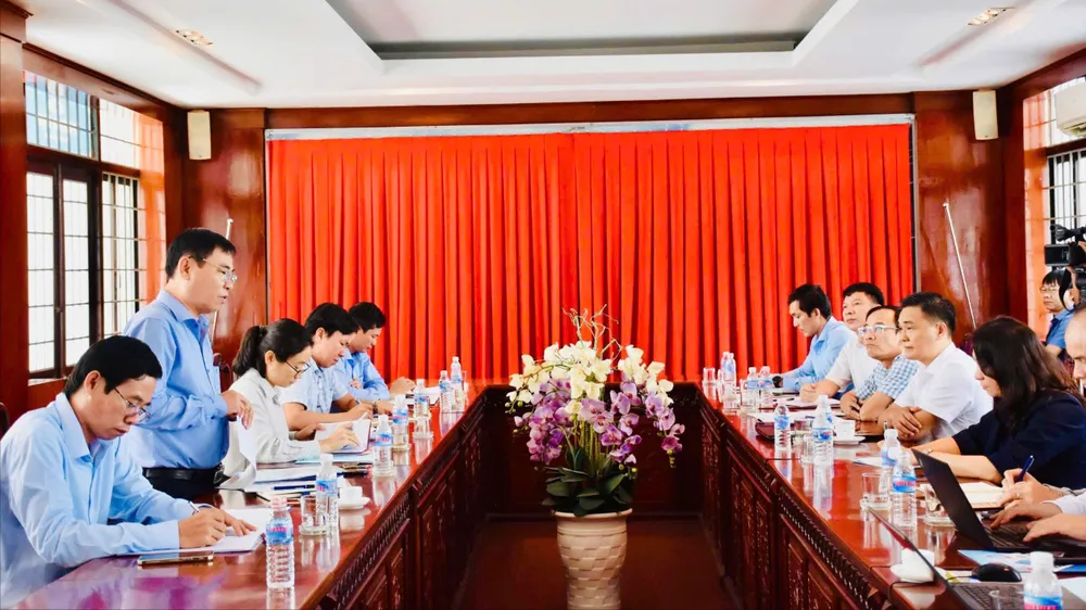 Đồng chí Nguyễn Văn Minh, Ủy viên Ban Thường vụ Thành ủy, Phó Trưởng Ban Tổ chức Thành uỷ TPHCM, chủ trì buổi làm việc