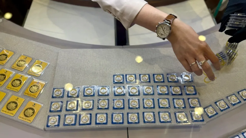 Chiều 21-11, giá vàng nhẫn 9999 giảm 800.000 đồng/lượng