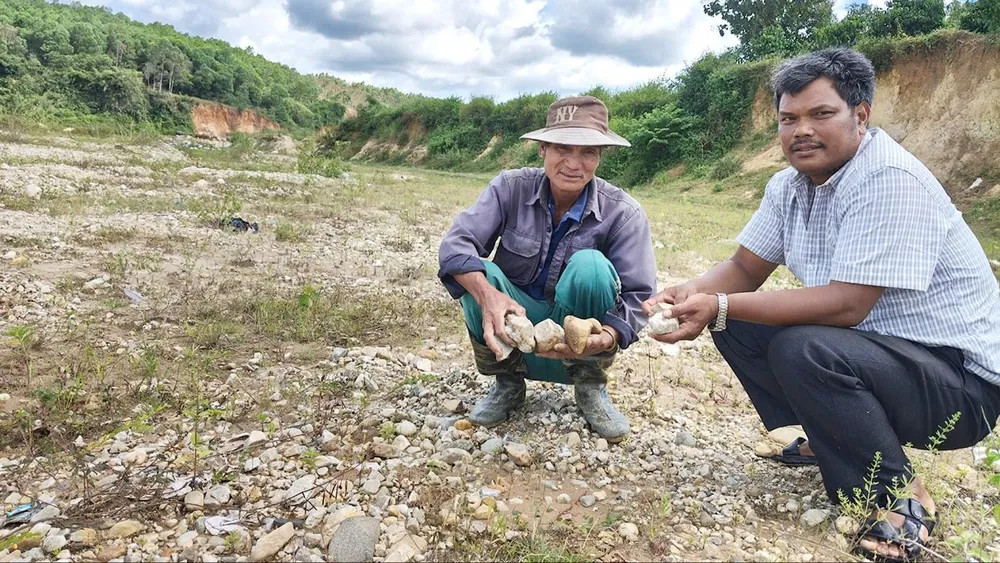 Sông “nuốt” đất ruộng, dân lo mất sinh kế