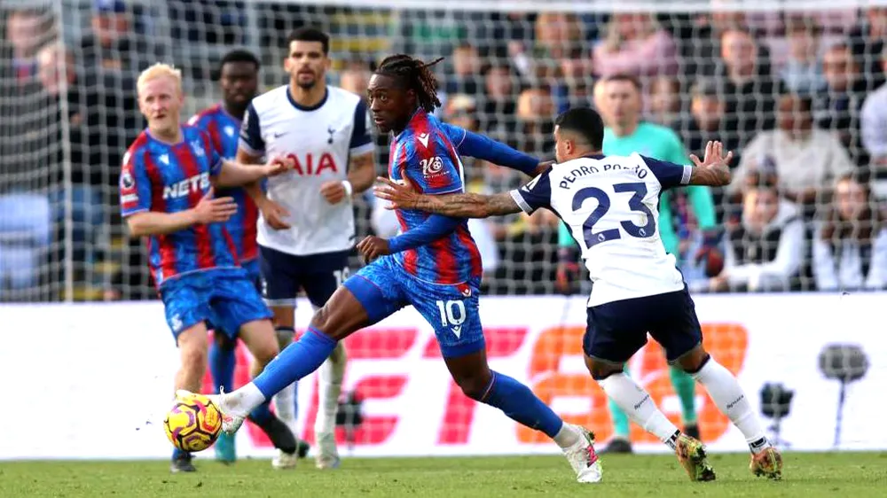 Crystal Palace với lợi thế sân nhà Selhurst Park sẽ quyết thắng Tottenham (áo trắng)