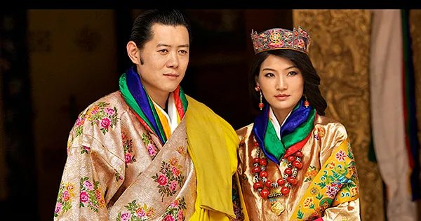 不丹国王吉格梅·凯萨尔·纳姆耶尔·旺楚克与王后吉增．佩玛。