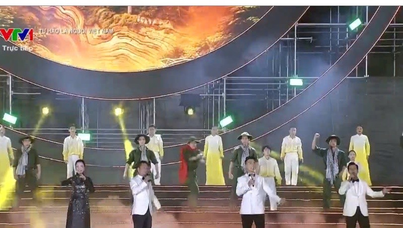 gen-h-22  z6916932215366_81779e706aec19be3fe7dee51f34e7ad.jpg