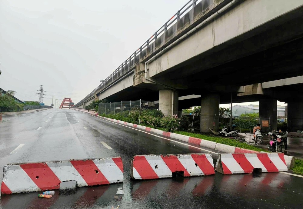 平利桥下行路段临时关闭。