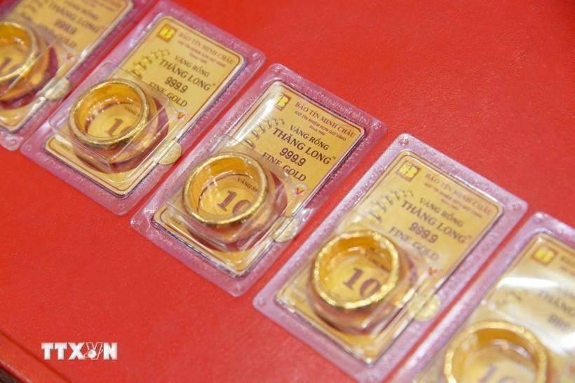 国内金片卖出价下调330万元。