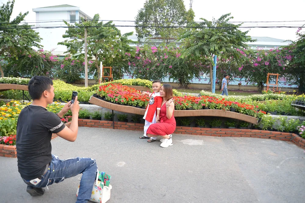 Khai mạc hội hoa xuân phục vụ bà con ngoại thành ảnh 4