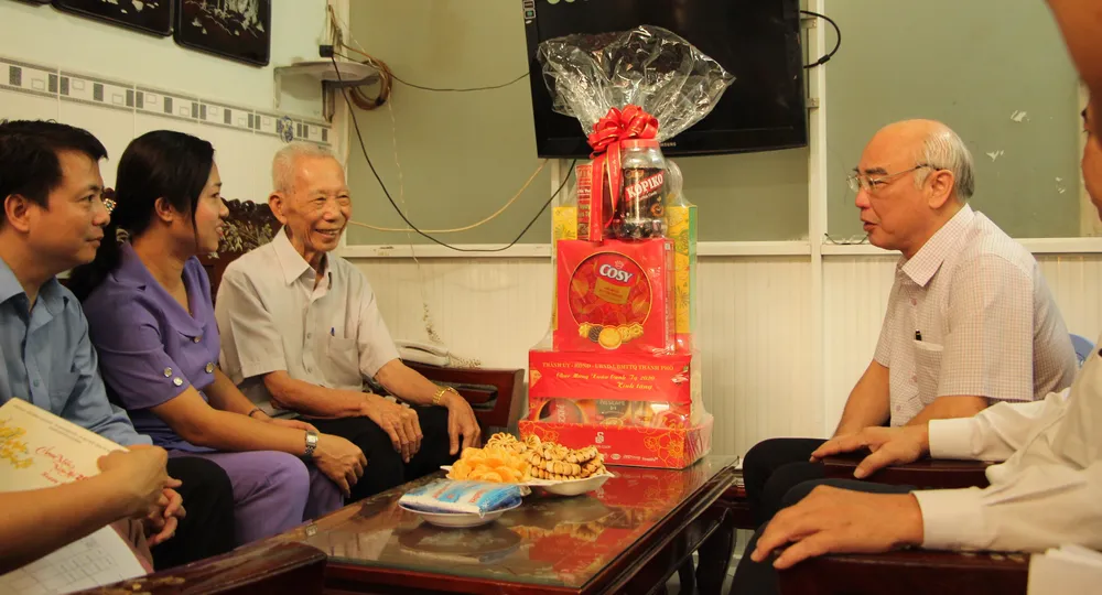 ​Lãnh đạo TPHCM thăm, chúc tết bà con Quận 5 và Bệnh viện Nhân dân 115 ảnh 3