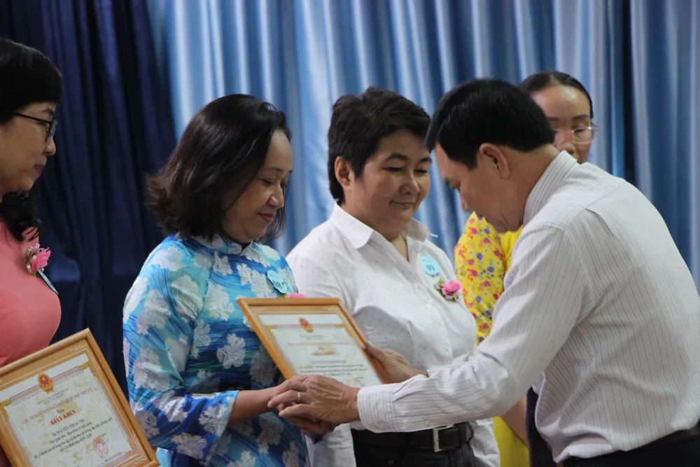 Quận Phú Nhuận báo công dâng Bác và tuyên dương điển hình học Bác ảnh 4