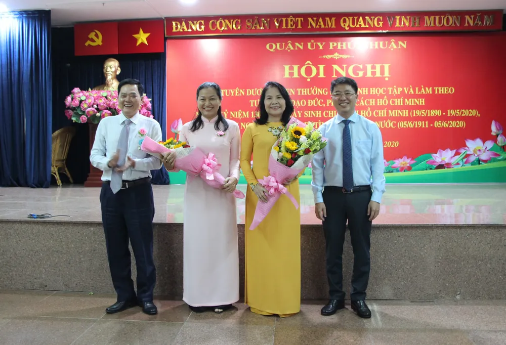 Quận Phú Nhuận báo công dâng Bác và tuyên dương điển hình học Bác ảnh 3