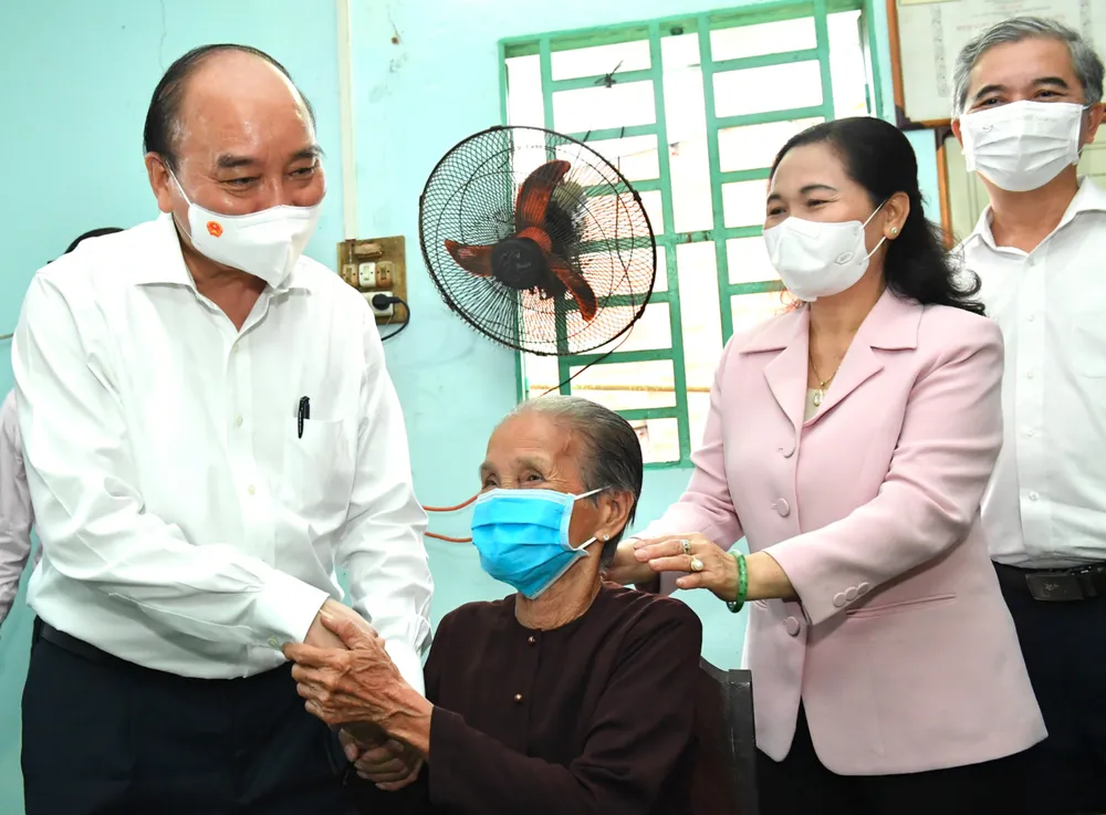 Chủ tịch nước Nguyễn Xuân Phúc: Sớm có tuyến cao tốc xuyên biên giới, giúp huyện Hóc Môn và Củ Chi đột phá phát triển ảnh 6