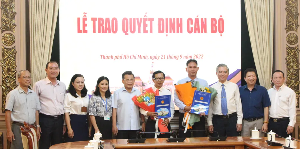Trao quyết định nhân sự mới tại các ban quản lý đầu tư, xây dựng của TPHCM ảnh 3
