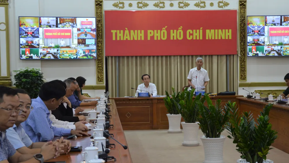 Phó Chủ tịch UBND TPHCM Võ Văn Hoan phát biểu tại điểm cầu TPHCM. Ảnh: ĐỨC TRUNG Phó Chủ tịch UBND TPHCM Võ Văn Hoan phát biểu tại điểm cầu TPHCM. Ảnh: ĐỨC TRUNG