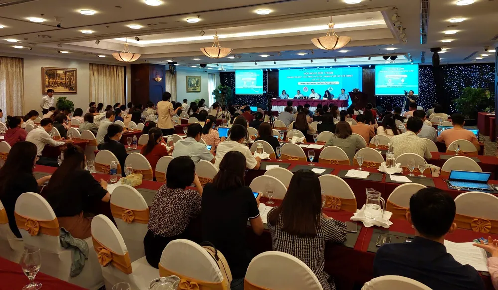 Hội nghị đối thoại có hơn 300 đại diện doanh nghiệp tham dự. Ảnh: MAI HOA Hội nghị đối thoại có hơn 300 đại diện doanh nghiệp tham dự. Ảnh: MAI HOA