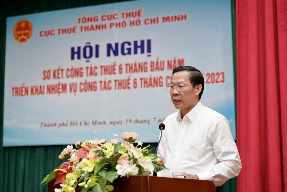 Chủ tịch UBND TPHCM Phan Văn Mãi phát biểu tại hội nghị. Ảnh: HOÀNG HÙNG