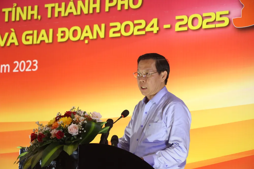 Chủ tịch UBND TPHCM Phan Văn Mãi phát biểu tại hội nghị. Ảnh: MAI HOA