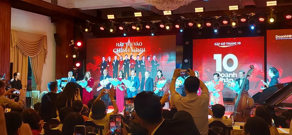 Quang cảnh buổi lễ vinh danh tối 11-10 tại Hội trường Thống Nhất